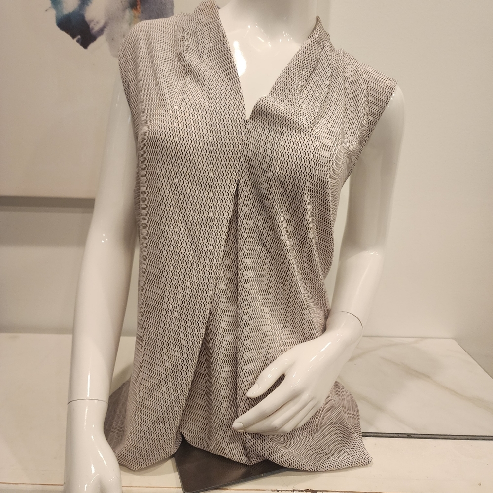LIZ CLAIBORNE CAREER,  LARGE,BEAUTIFUL LIGHT PINK & BLACK,  PRINT BLOUSE TOP.